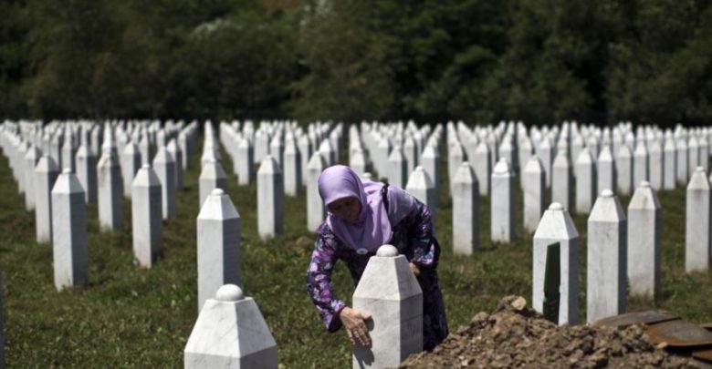 Varrezat-e-te-vrareve-nga-masakra-e-Srebenices-780x405