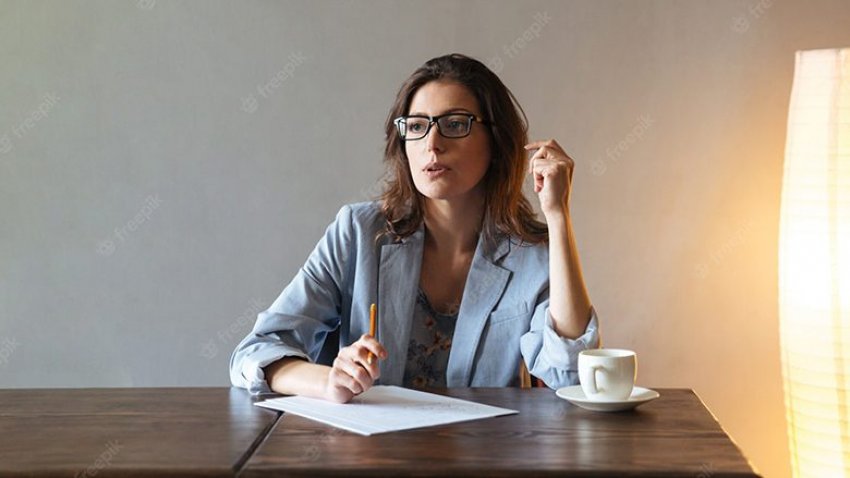 auto_thoughtful-woman-writing-notes_171337-14063-780x4391673634895