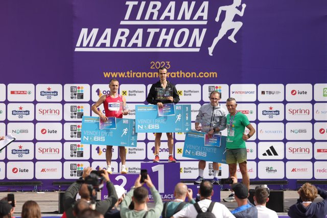 -640-0-1698003413xmaratona-podium-519